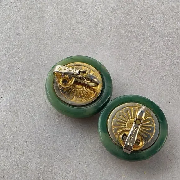 Crown Trifari Faux Jade Cabachon Clip On Earrings Gold-Tone Vintage Signed - Picture 5 of 6